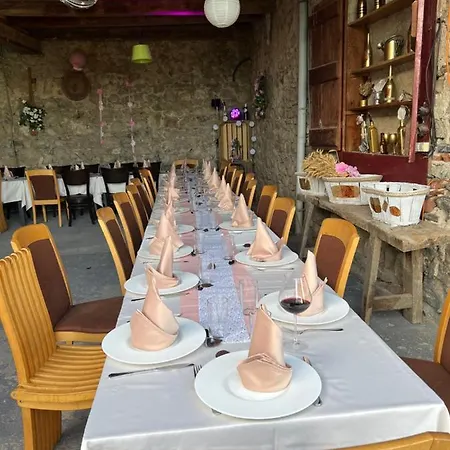 La Voute Du Dragon Piscine 26 Personnes *