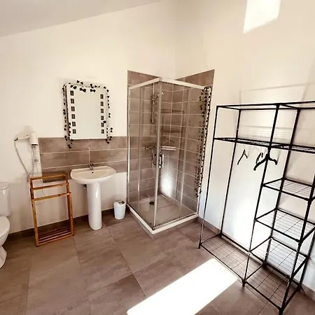 La Voute Du Dragon Piscine 26 Personnes Tatil Evi