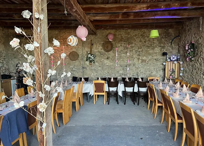 La Voute Du Dragon Piscine 26 Personnes Holiday home *