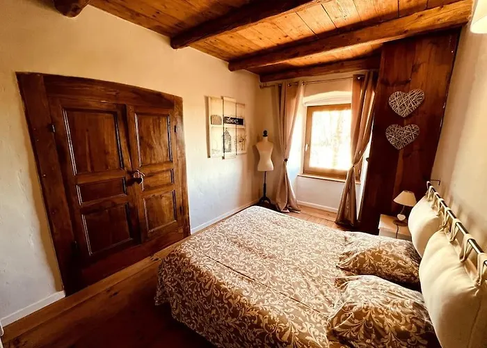 Holiday home La Voute Du Dragon Piscine 26 Personnes *